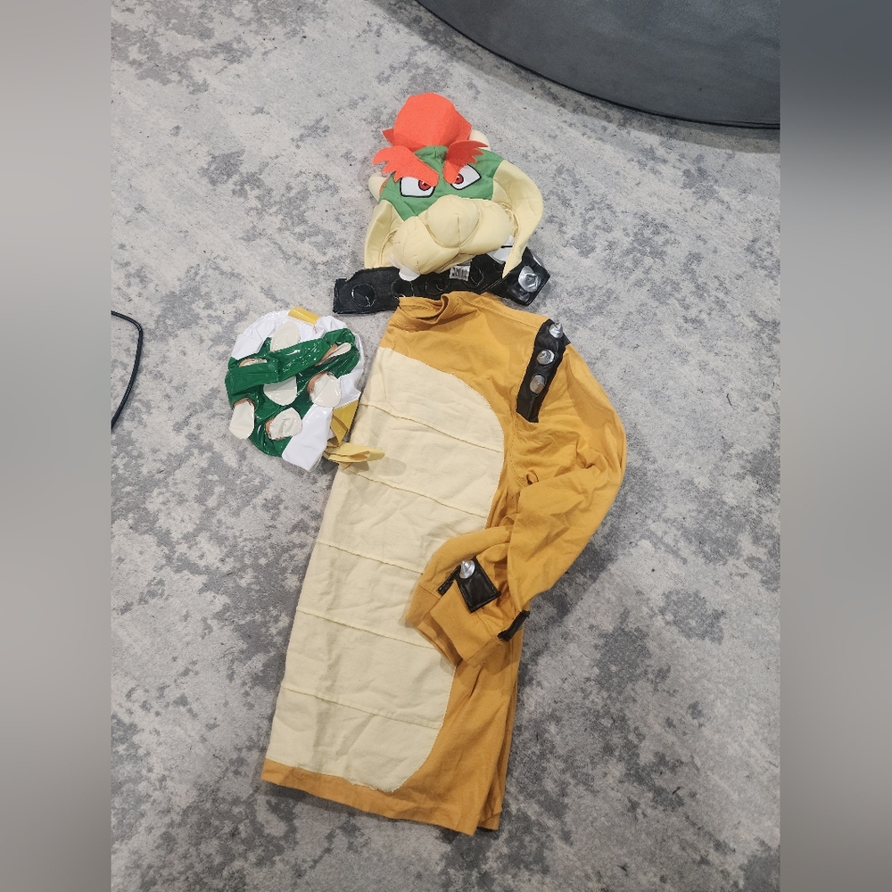 Mens 2XL Bowser Costume.
